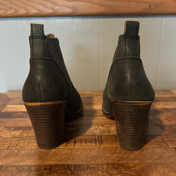 Lucky Brand Heeled Ankle Booties, Black, Leather, Barely Worn, Size 9 - Picture 4 of 11